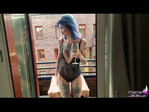 ❤️ Kæmpe pige suger med en sut og knepper lidenskabeligt under åben himmel ❤️❌ Sex video at da.robosexshop.ru ️❤